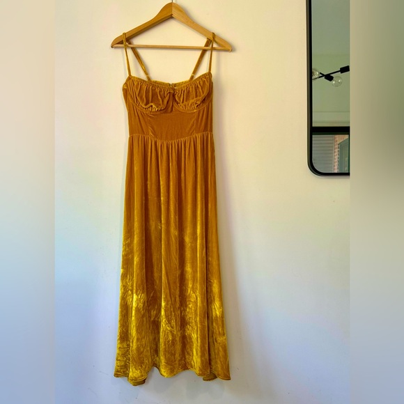 Reformation Dresses & Skirts - Reformation pure silk blend velvet dress in turmeric